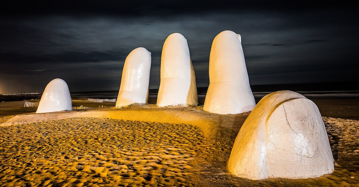 Cuál es la historia de los famosos Dedos de Punta del Este Billiken