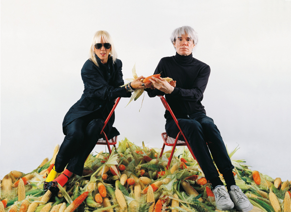 Marta Minujín y Andy Warhol en 1985
