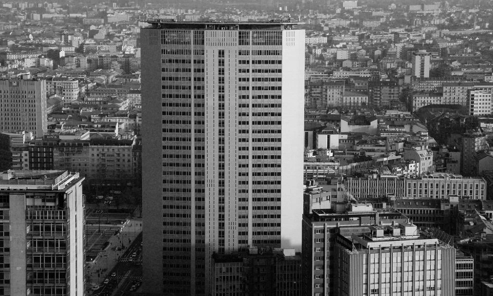 Vistas a la Torre Pirelli de Milán.