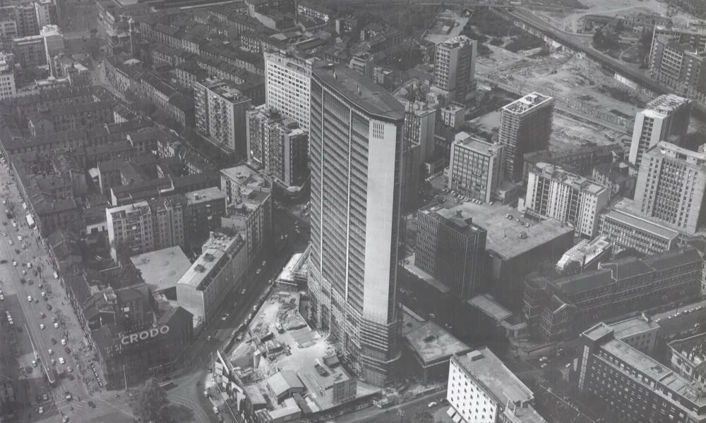 Construcción de la Torre Pirelli de Italia.