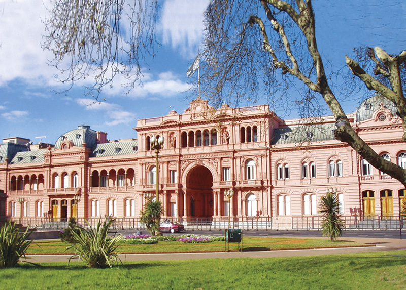 Los poderes del Estado Argentino son tres: Ejecutivo, Legislativo y Judicial. Casa Rosada