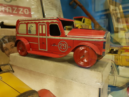 ¿Sabías que los niños de mitad del siglo XX se divertían con los juguetes de hojalata Matarazzo?