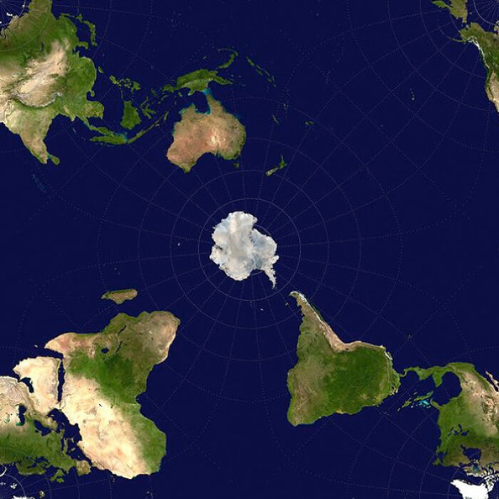mapamundi con la Antartida en el centro