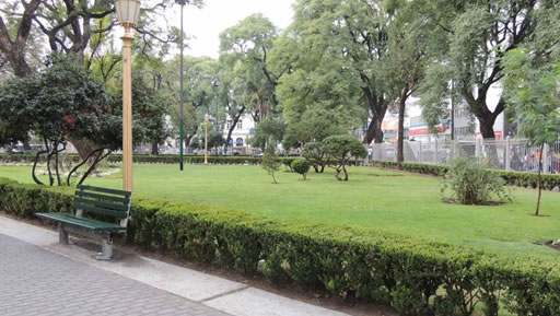 Plaza Pueyrredón, más conocida como Plaza Flores