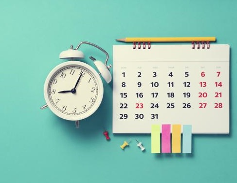¿Cuál es la diferencia entre un calendario y un almanaque?
