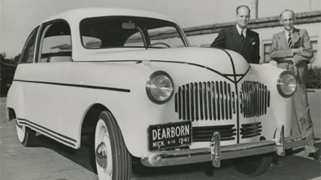 Henry Ford y su auto ecológico en la presentación