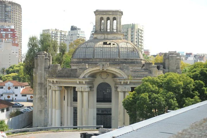 El Pabellón Centenario es el único edificio que queda en pie de los que se construyeron por los 100 años de la Revolución de Mayo - Billiken