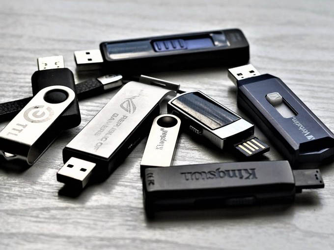 El invento del siglo, USB para descargar y guardar automáticamente