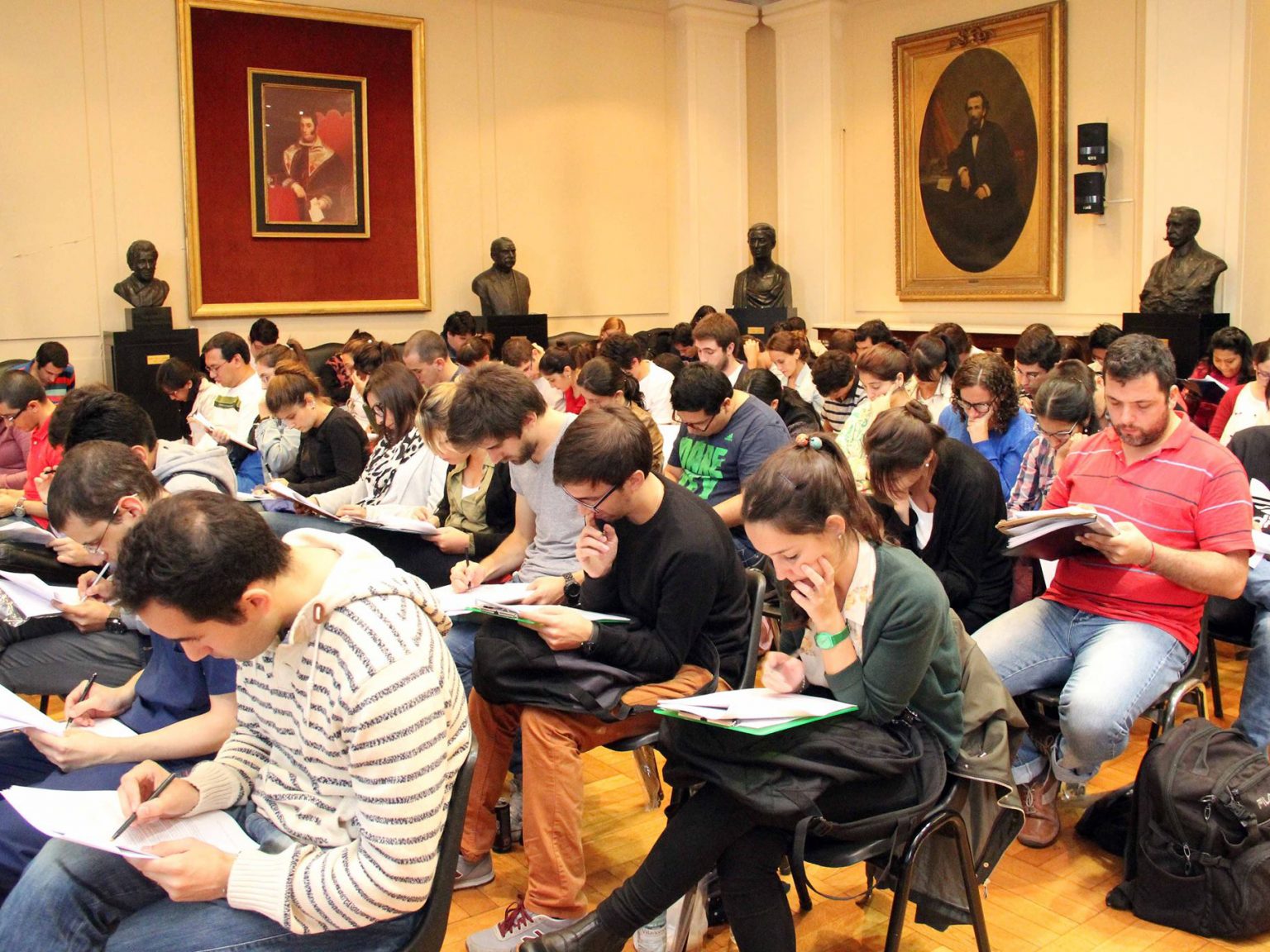 ¿Cuáles son las diez carreras universitarias más elegidas en Argentina