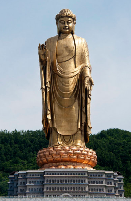 Buda del Templo de Primavera, segundo monumento más alto del mundo. 
