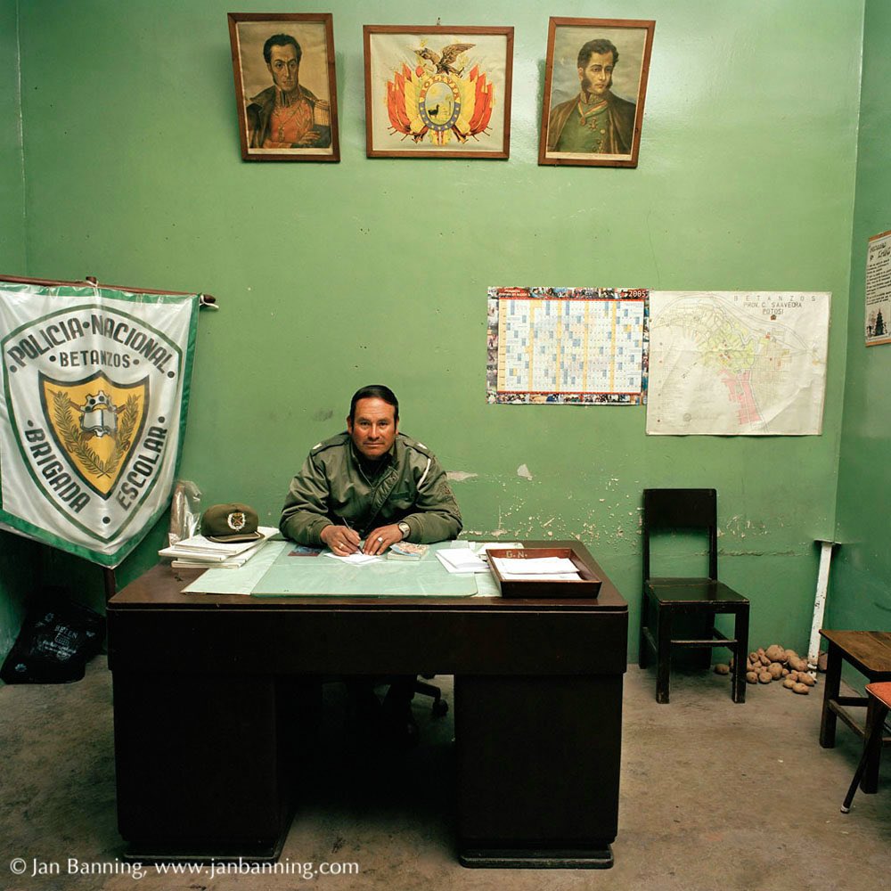 Oficina pública de la policía de Bolivia.