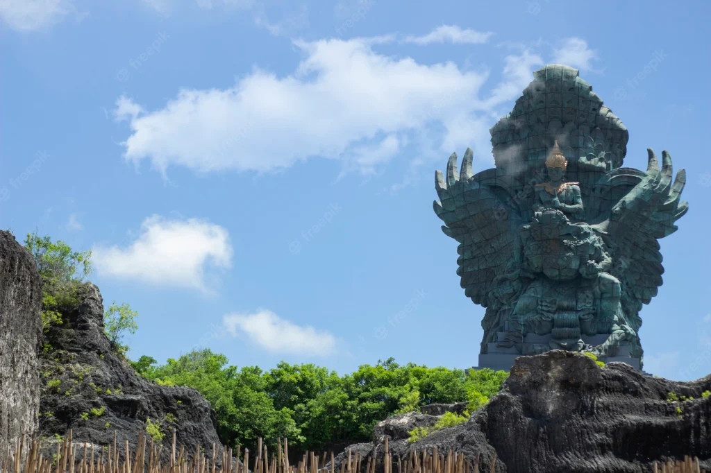 Garuda Wisnu Kencana, quinto monumento más alto del mundo. 