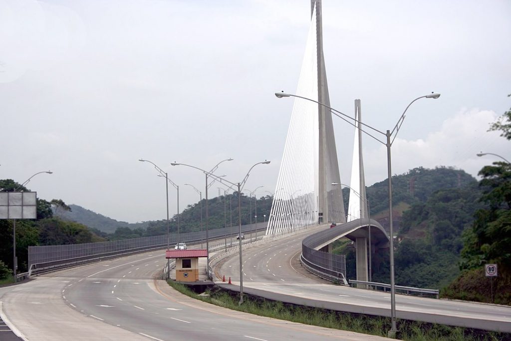 Puente sobre la Ruta Panamericana.