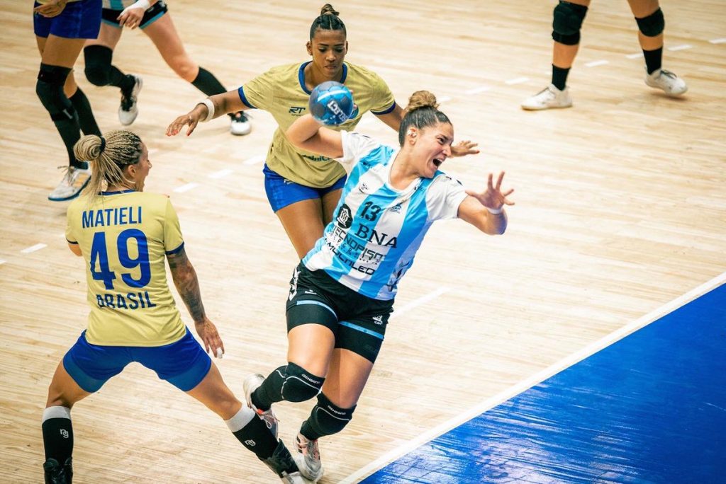 Final del torneo para el equipo de handball femenino de Argentina.