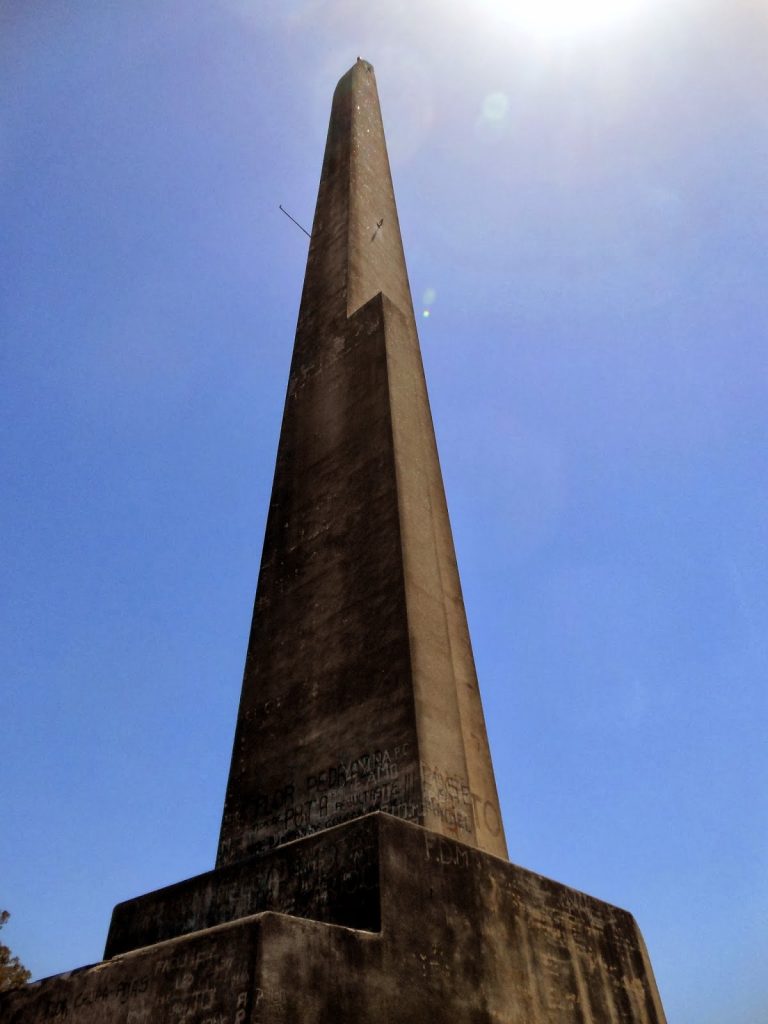 Foto del mausoleo más alto de Argentina.