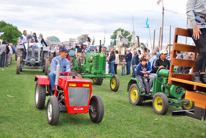 Usuarios en la Fiesta Nacional del Tractor.
