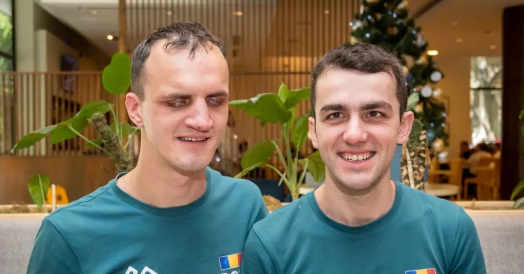 El dúo rumano de escaladores ciegos.