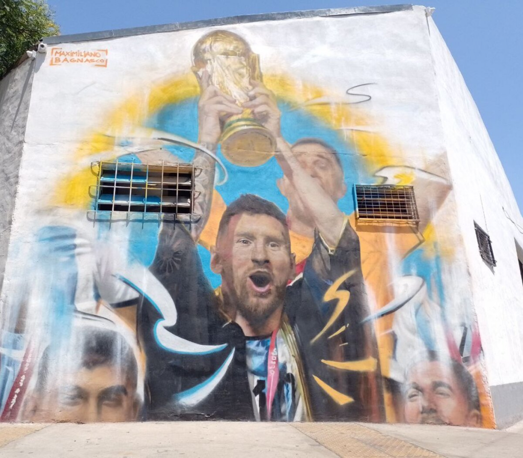 El primer mural de Lionel Messi como campeón del mundo, para seguir con la celebración de este hito futbolístico