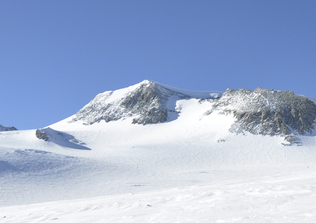 Imagen de la cima más elevada de la Antártida. 