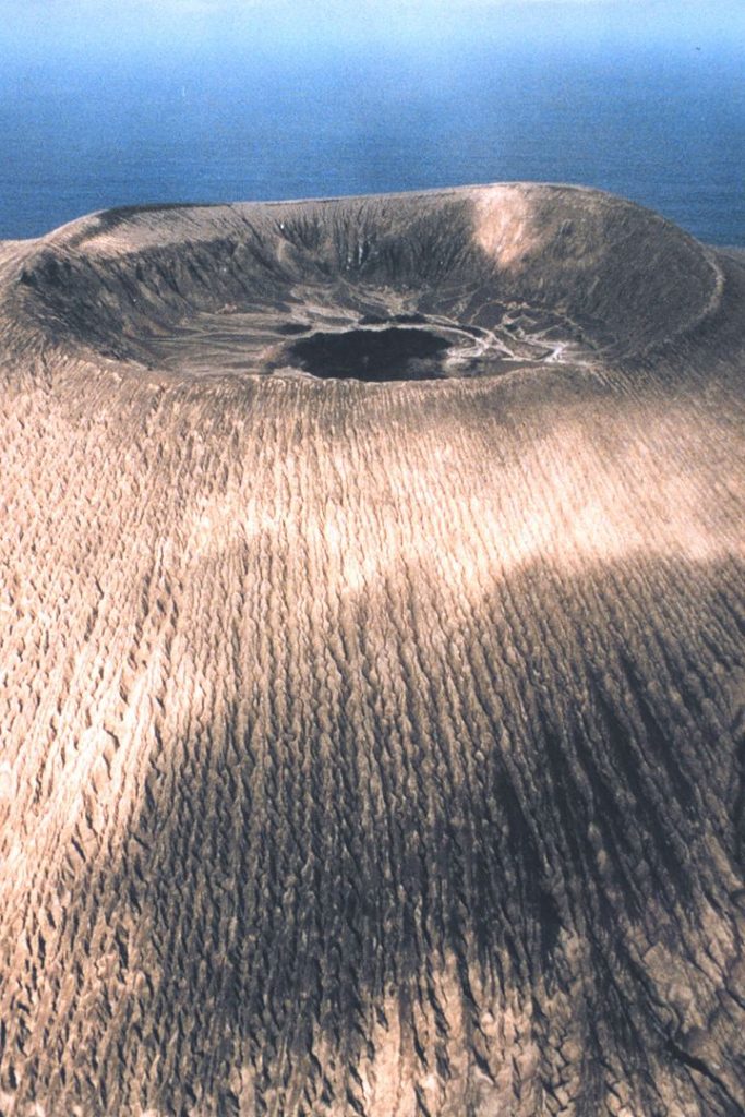 Cráter del volcán más joven del mundo. 