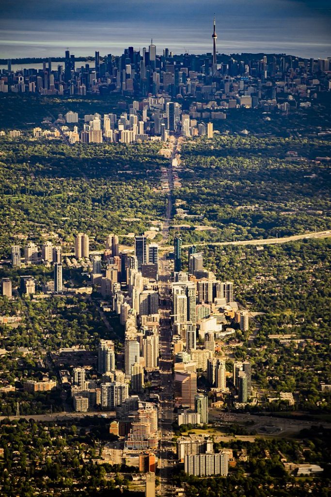 Vista aérea de un sector de la avenida más larga del mundo. 