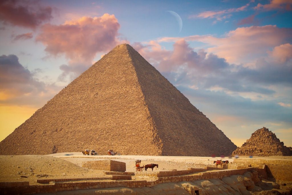 Gran Pirámide de Giza entre los edificios más altos del mundo.