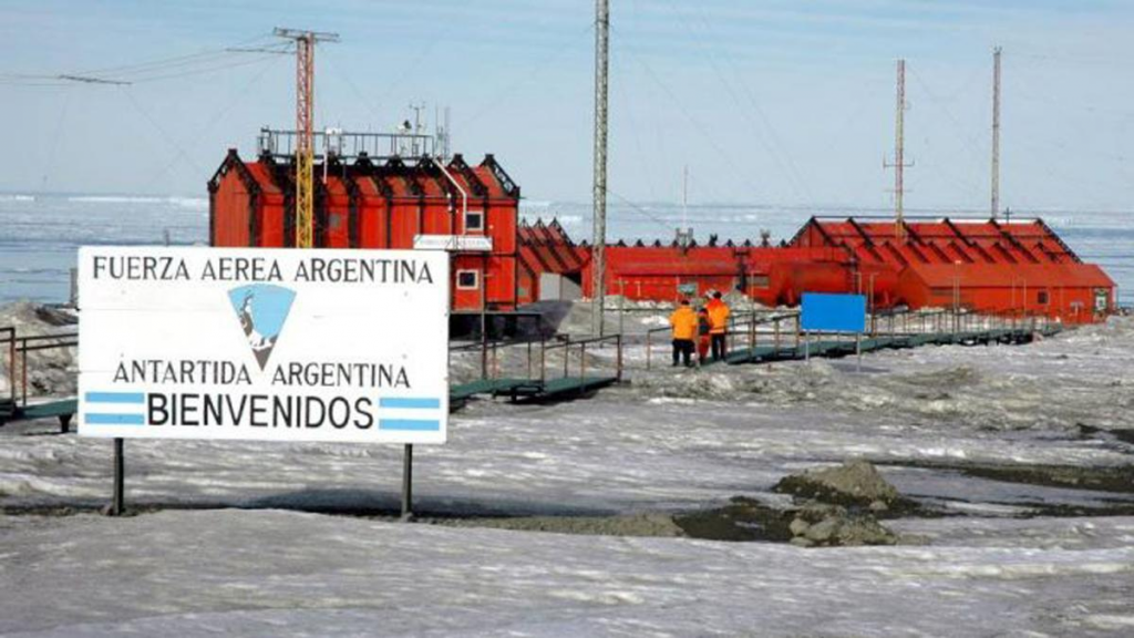 Base Marambio, la principal puerta de entrada de la logística argentina en la Antártida