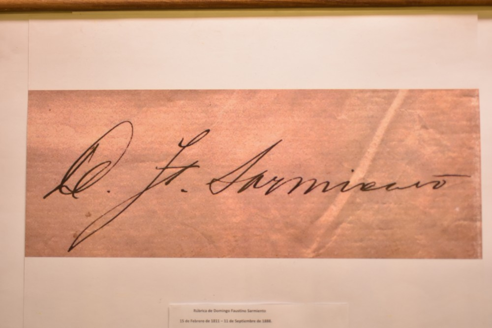 Firma de Sarmiento expuesta en el Archivo General de la Provincia de San Juan.
