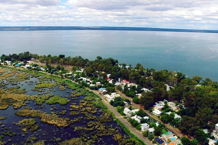 Vista aérea del Lago Pellegrini y sus alrededores. 