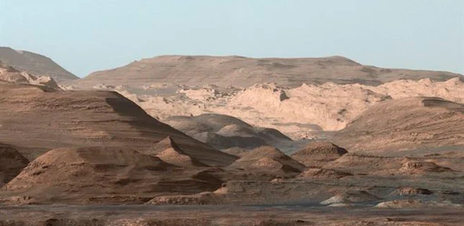 Paisaje del Monte Sharp, en donde el robot Curiosity encontró las evidencias del antiguo lago de Marte.
