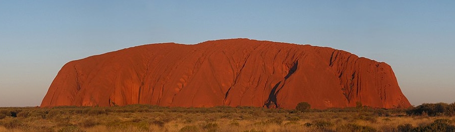 Vista panorámica del monte Uluru.