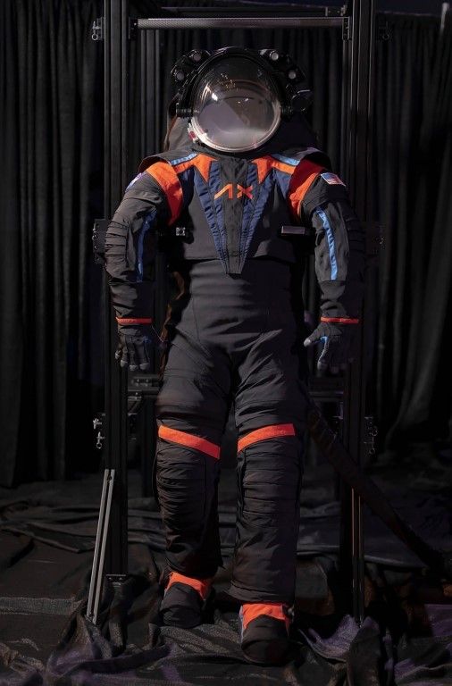 Nuevo traje espacial presentado por la NASA. 
