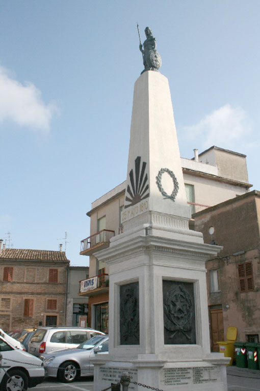 Réplica del monumento más antiguo de Argentina, ubicada en Italia.