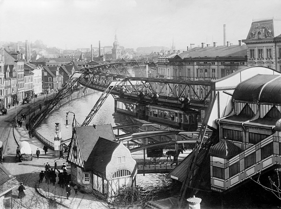 Foto de 1913 en donde se puede observar al tren de Wuppertaler en servicio.