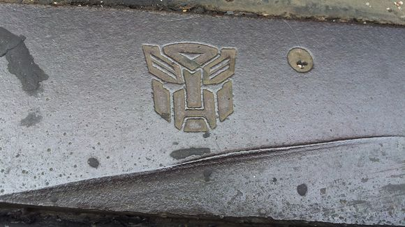 Imagen de Transformers en los rieles de la capital de Finlandia.