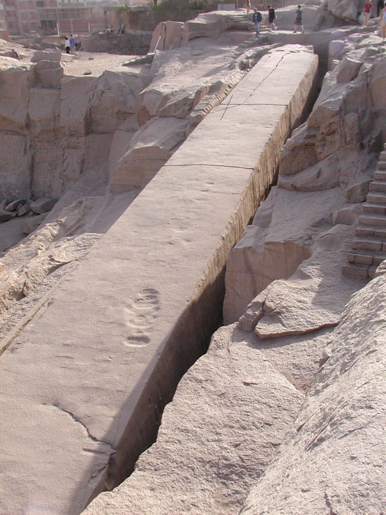 Detalles del  obelisco inacabado de Asuán.