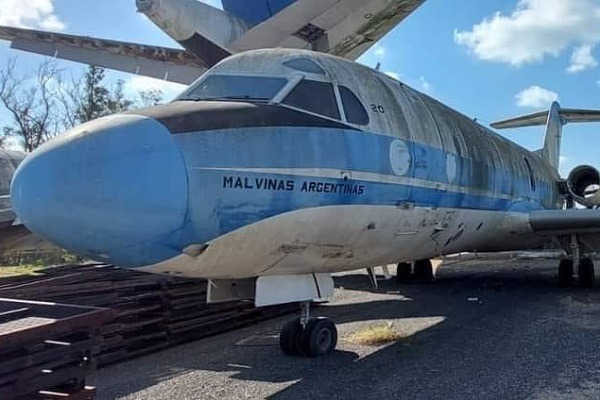 Imagen del avión histórico que viajó a Córdoba, antes de ser rescatado.