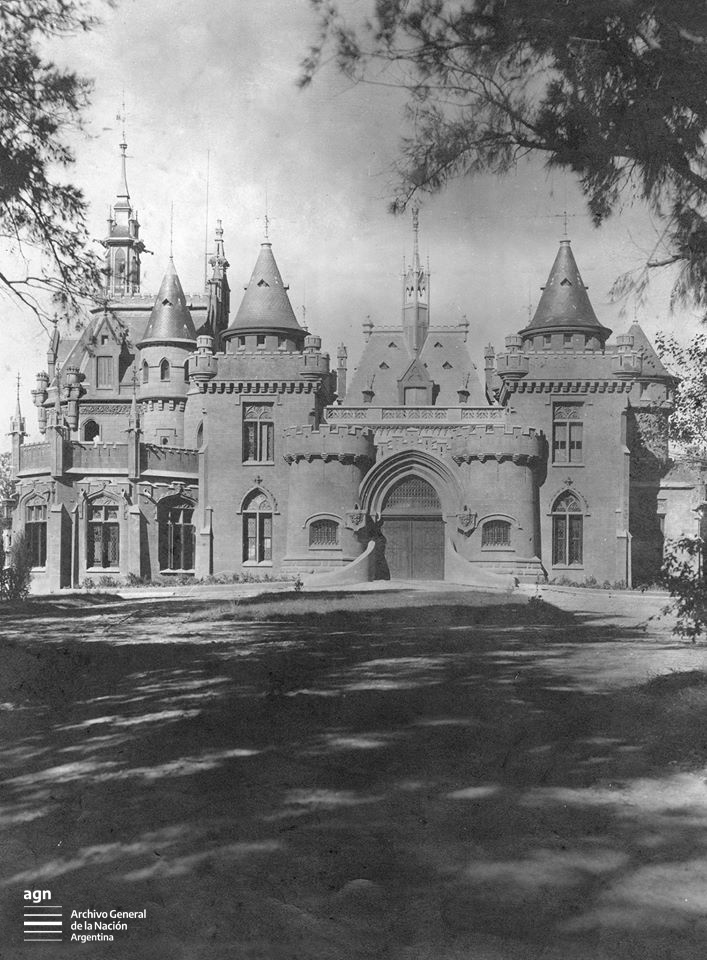 Foto antigua del Castillo de Naveira.