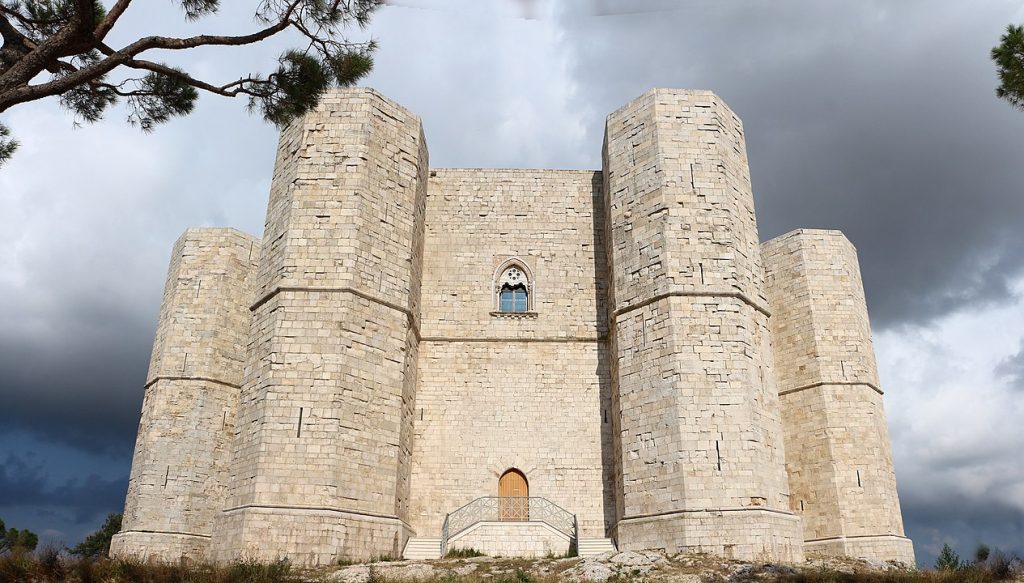 Fachada del Castel del Monte.