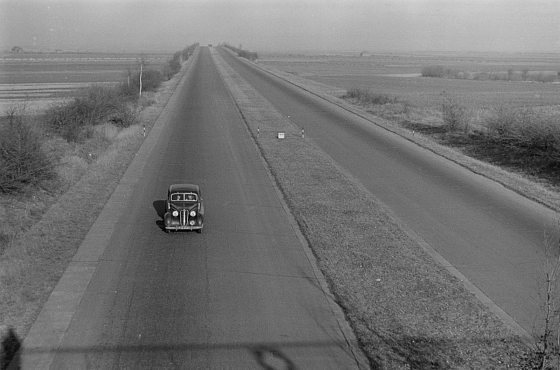 Foto antigua de la autopista alemana. 