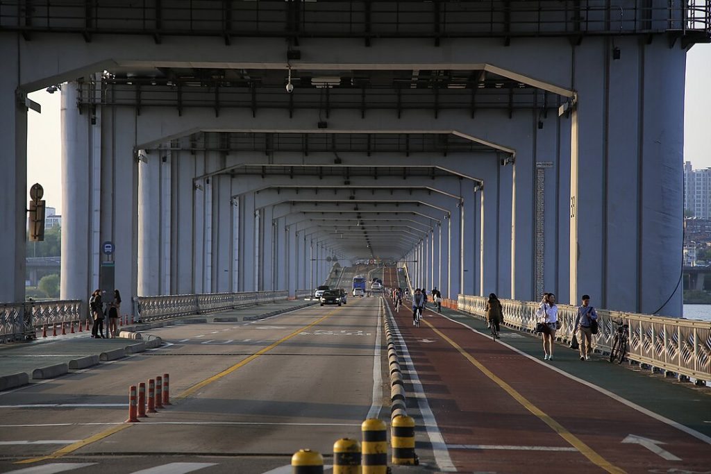 Calzada del Puente Jamsu, ubicado debajo del Puente Banpo. 