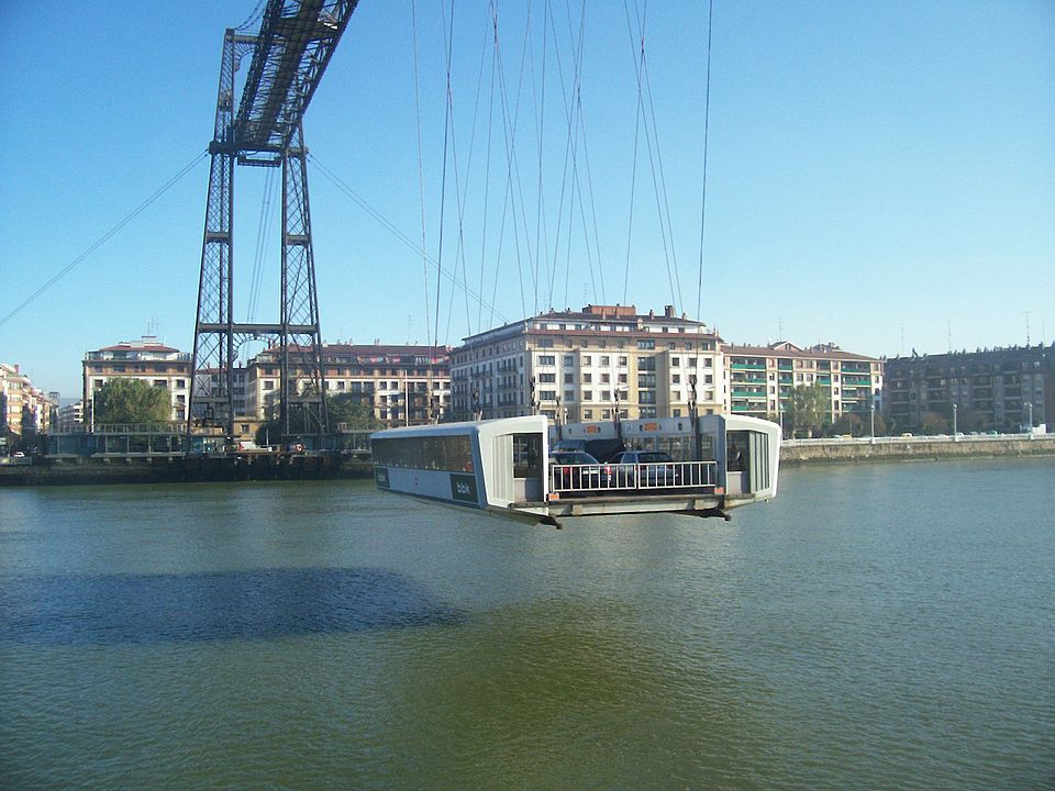 Vista en detalle del primer puente transbordador del mundo.