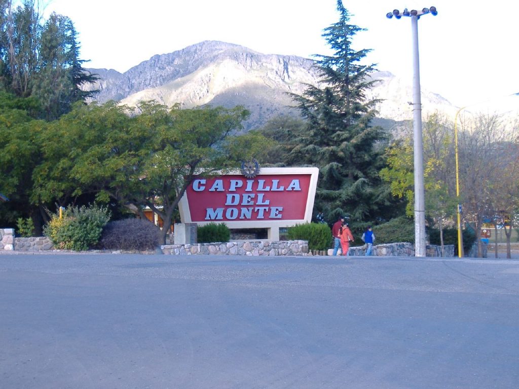 Cartel de Capilla del Monte, el mejor pueblo para vivir en Argentina. 