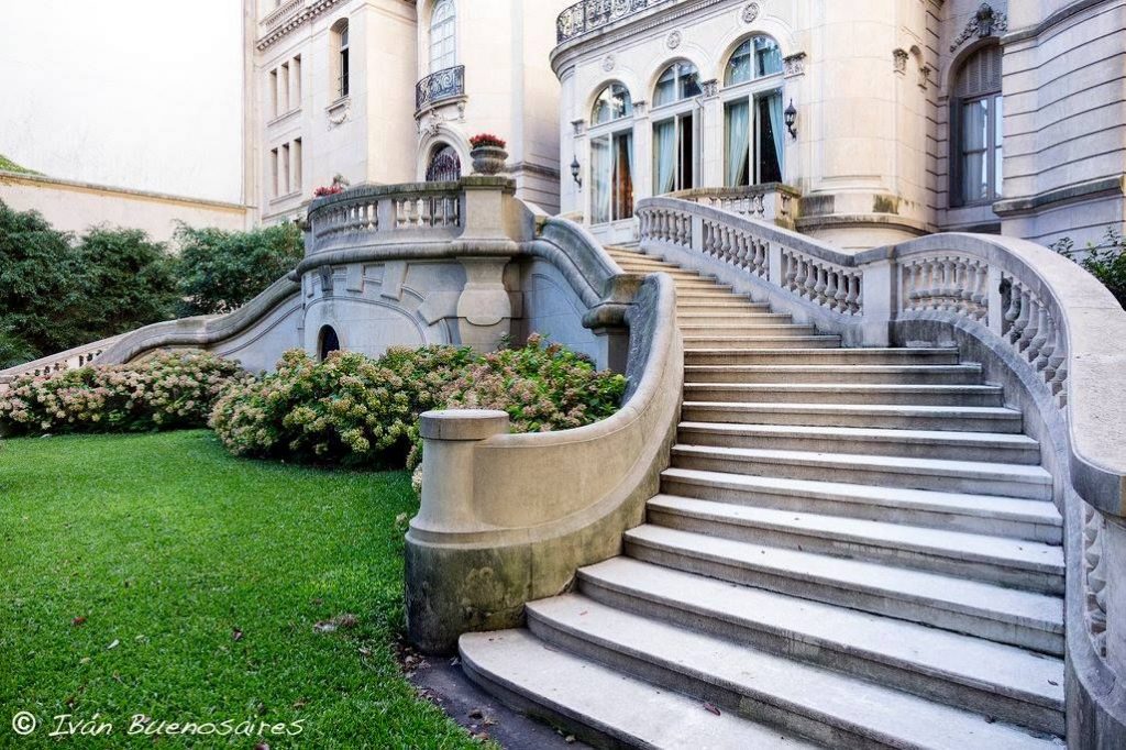 Escaleras del Palacio Pereda. 