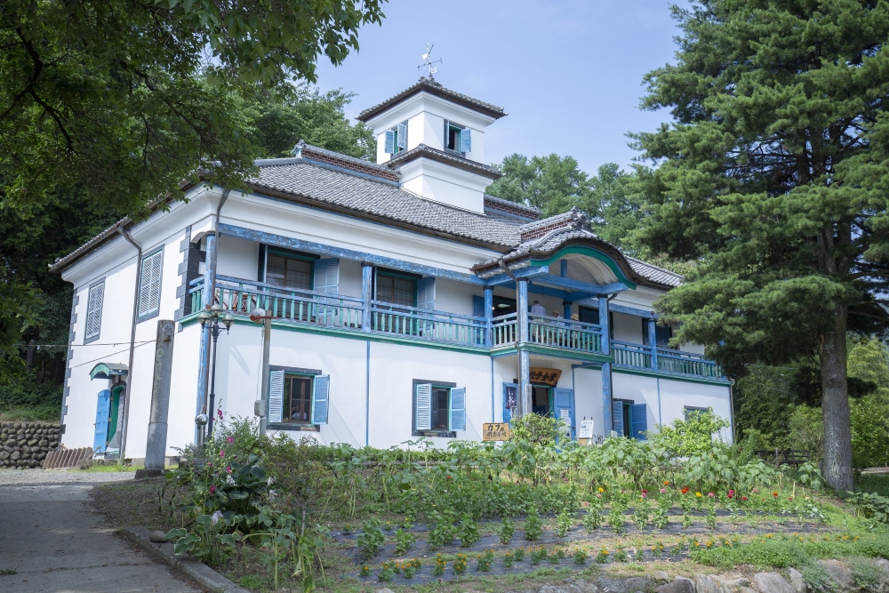 Edificio de una de las escuelas abandonadas de Oishii Gakko que se transformó en un museo. 