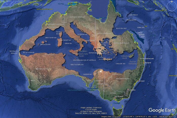 Mapa de Australia con el mar Mediterráneo en su interior.