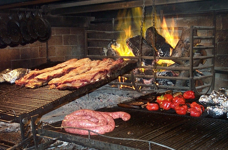 El asado, como uno de los motivos por los cuales Buenos Aires se posiciona entre las mejores ciudades del mundo para probar comida local. 