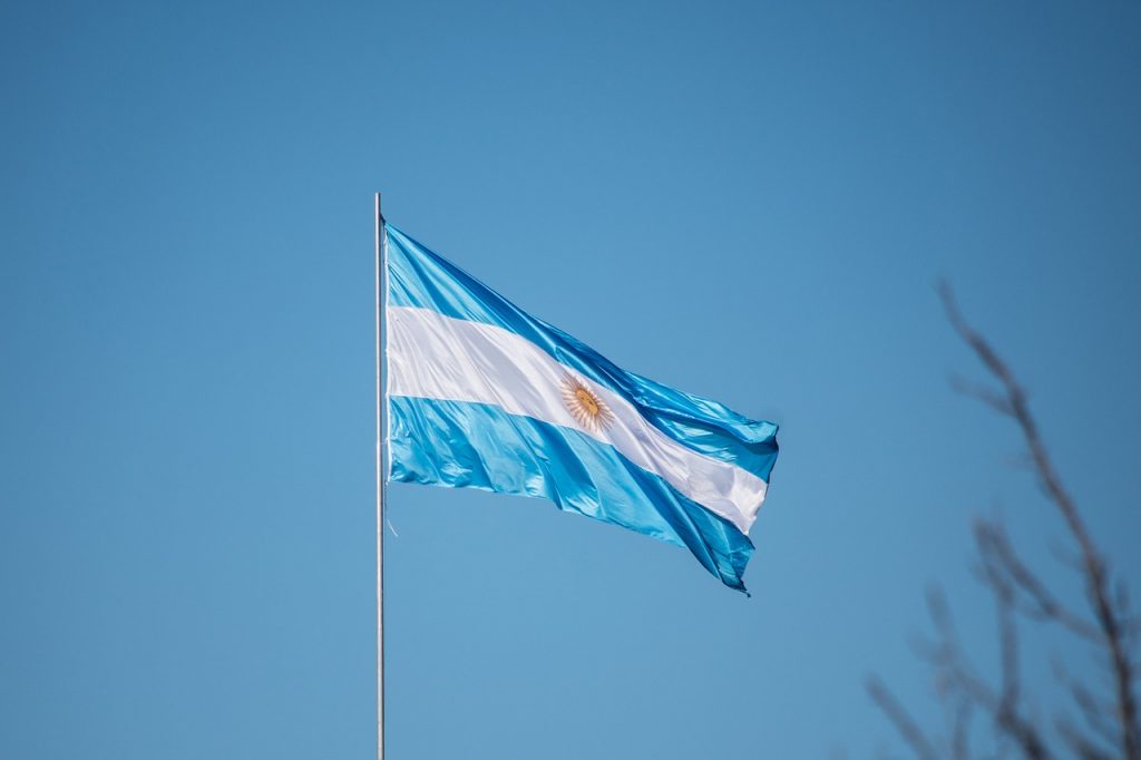 ¿Cuál es el origen del Sol de Mayo, presente en la bandera argentina