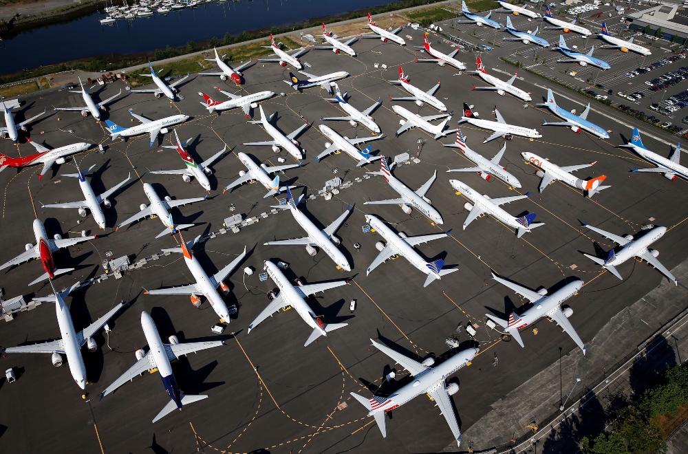 Aviones a la espera de un despegue, en una época de alta demanda.