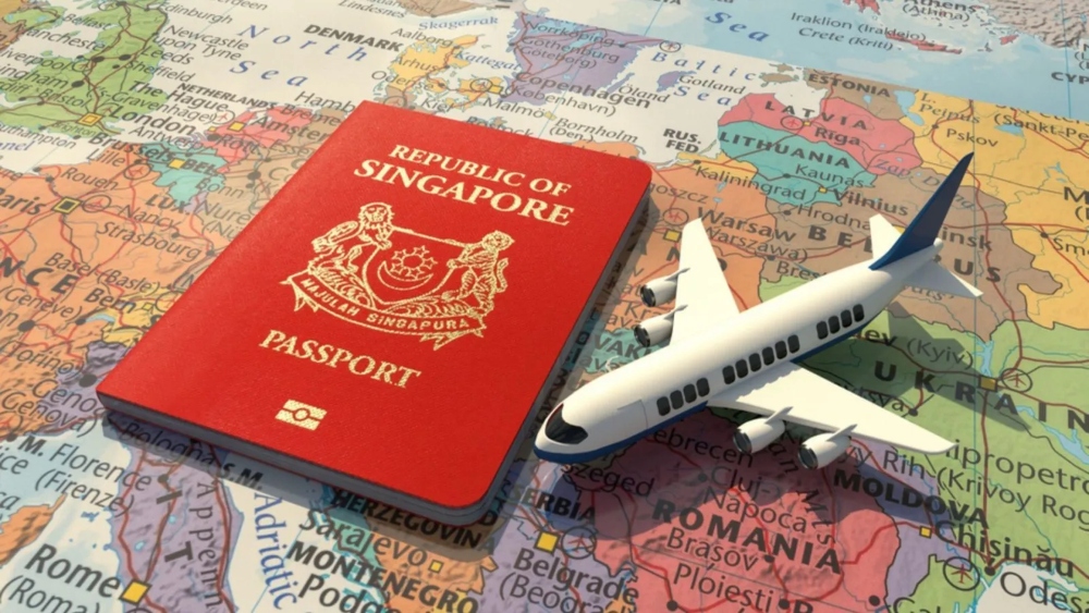 Pasaporte de Singapur, posicionado 18 puestos sobre el pasaporte argentino. 